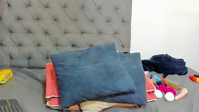 nahiroby_ebony webcam