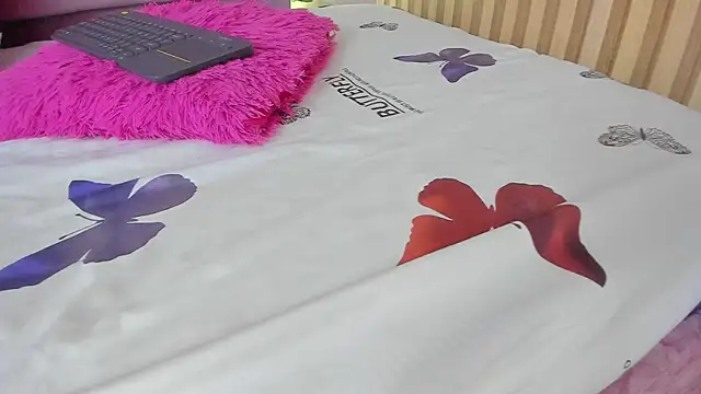 lovely__kiss__ webcam