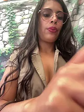 Astrid-- live sex cam