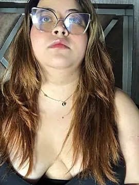 ZoeBennett_Pink webcam