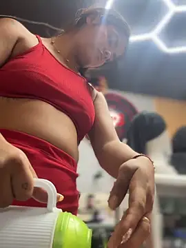 kaily_sweet16 (F teen) - I'm at work, quiet my boss watches me