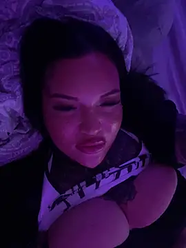 _MelinaCurves_ webcam