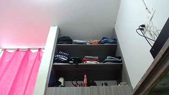 nicolle_milf1978 webcam