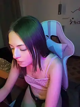 Webcam Model (PrettyAmber)  is live.Free join now!