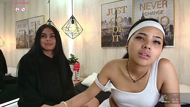 Serena_and_zoe webcam