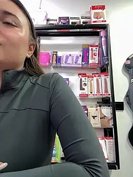 rapunzel069 (F young) - show titis + suck + oil