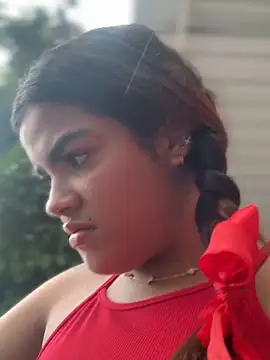 kaily_sweet16 (F teen) - I'm at work, quiet my boss watches me