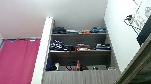 nicolle_milf1978 - Nicolle_milf1978's free webcam - UK Sex Cams