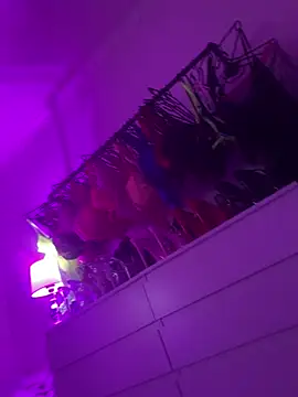 _MelinaCurves_ webcam