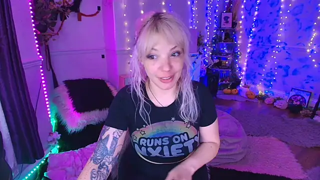 LunaWoolfie live sex cam