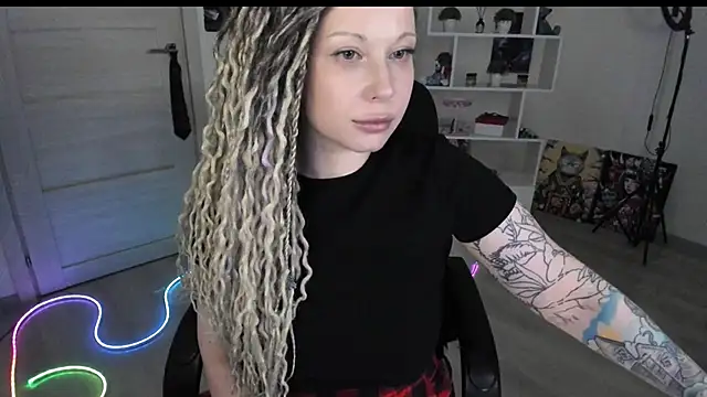 honeysallymoore - HoneySallyMoore's free webcam - UK Sex Cams