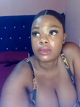 Luciouslips00 webcam