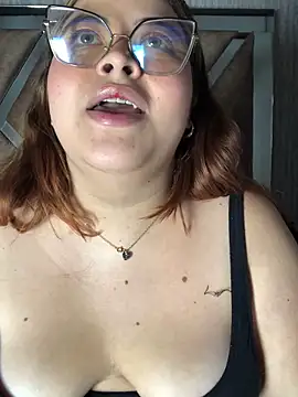 ZoeBennett_Pink webcam