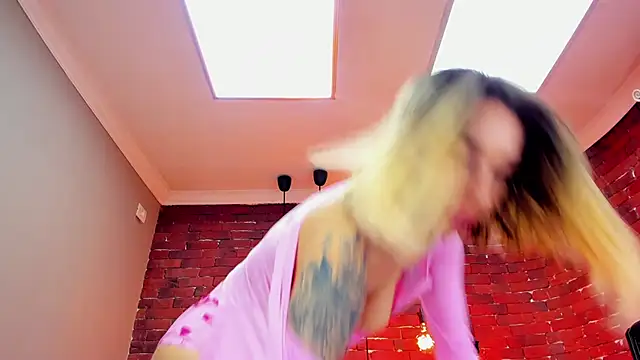 ChristynaRoss webcam