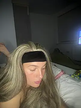 little_lola_x (G young) - Fully naked body oil 🧴🥵