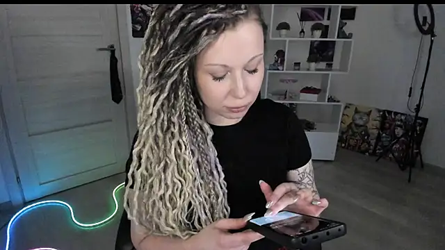 honeysallymoore - HoneySallyMoore's free webcam - UK Sex Cams