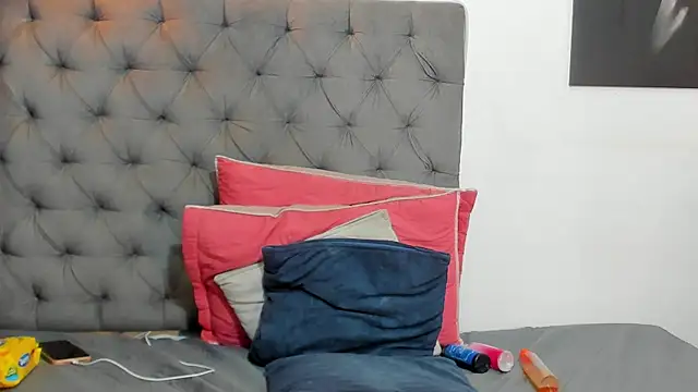 nahiroby_ebony webcam