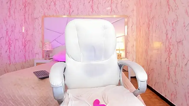 Emily_Whinfre webcam