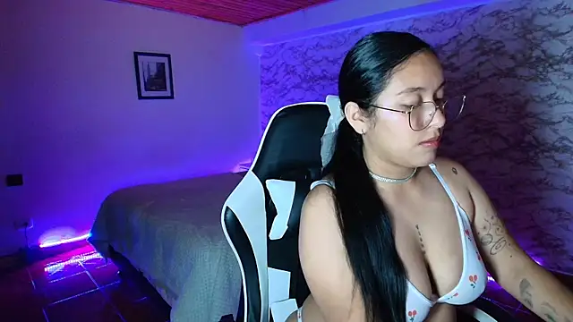 Camila_IRoose webcam