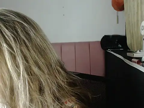 Amber_Blesssed webcam