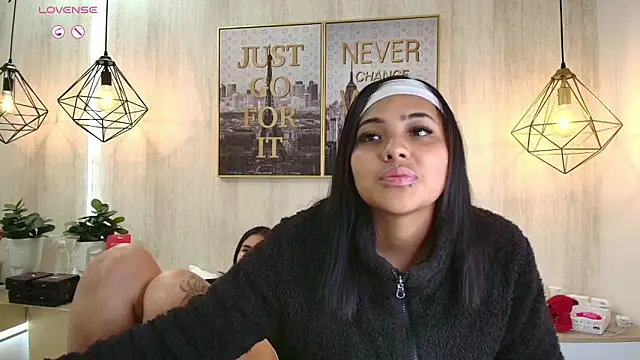 Serena_and_zoe webcam