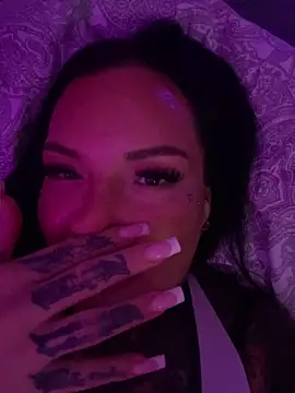 _MelinaCurves_ webcam