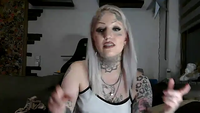 RoxxyInk live sex cam