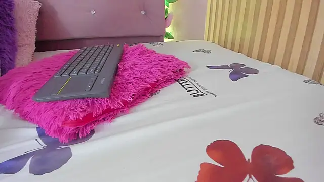 lovely__kiss__ webcam