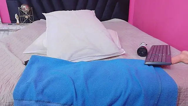 EbonyCoWorker webcam