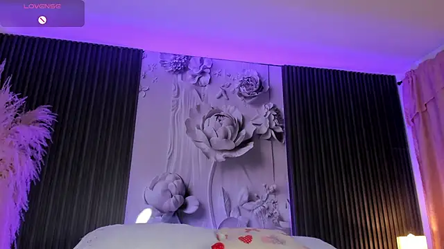 ShaniaDaniels webcam