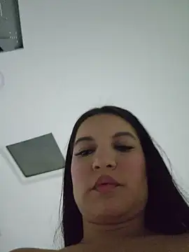 Pretty_Julieta webcam