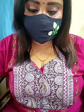 Webcam Model (Queenflowerr)  is live.Free join now!