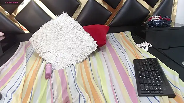 AprilyCrystal2 webcam