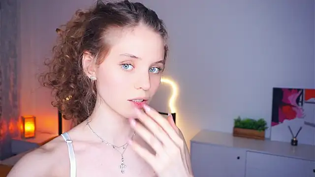 MyrleKnerr Stripchat cam model