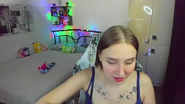 CrazyBitchInLace webcam