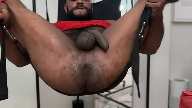Piercedmuscle80 webcam