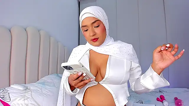 Amira-Zahra webcam