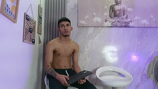 IMPERIAL_NAUGTHY_BOYS webcam