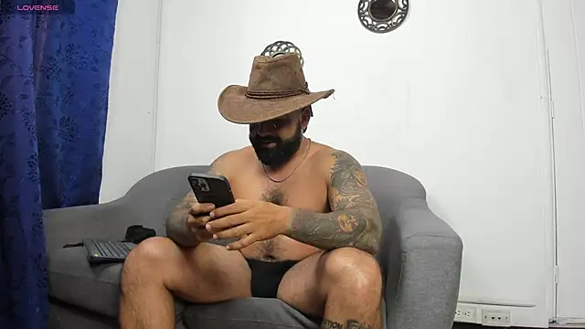 lyon_vach (Ask my age) - shirt outside