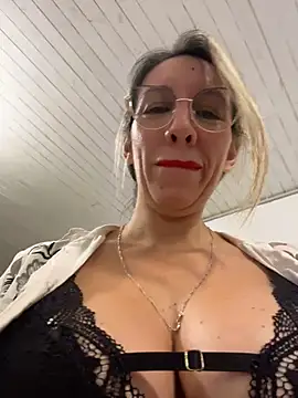 Gatitacarlita Live Webcam on Stripchat