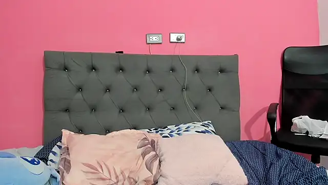 ariloe_quintero - Ariloe_quintero's free webcam - UK Sex Cams