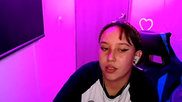 Skarlet_Adams28 live sex cam