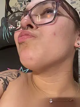 Mamachulita Stripchat cam model