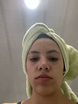 marianahb-e (F young) - Finger in pussy