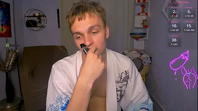 john_lik (M twink) - flash dick with a head