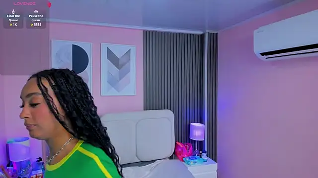 Clawdeen__wolf webcam