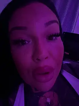 _MelinaCurves_ webcam