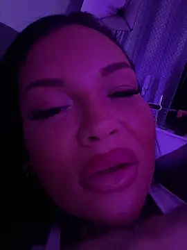 _MelinaCurves_ webcam