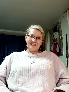 irinamaux Stripchat cam model