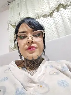 taaylor33 Stripchat cam model